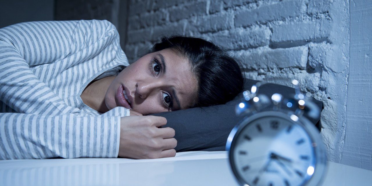 ¿Qué es mejor para el control de la epilepsia: dormir más o ser constante en las horas de acostarse y despertarse?